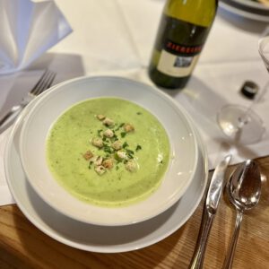 Cremesuppe zum 3-Gang Menü im Hotel Restaurant Erber in Ismaning