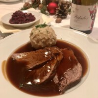 Burgunderbraten mit Semmelknödel und Blaukraut
