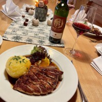 Entenbrust mit Blaukraut und Kartoffelknödel