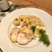 Gegrillter Seeteufelmedaillons mit Pastinakengemüse und Risoleekartoffeln