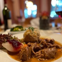 Rehragout mit Semmelknödel und Blaukraut
