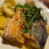 gebratenes Fischfilet mit Tortellini im Restaurant Erber in Ismaning bei München