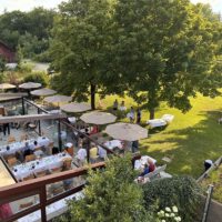 Sommerfest mit Musik auf der Terrasse